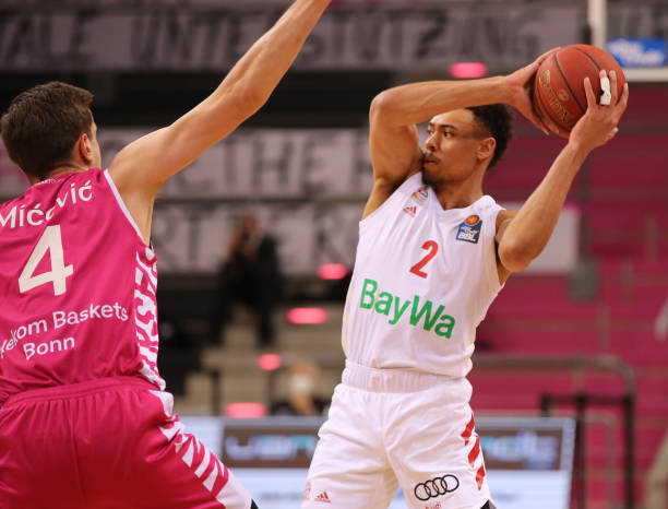 激烈竞争中 激烈竞争中